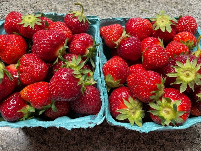 foodiesbeehive-strawberries-pineapple-3.jpg