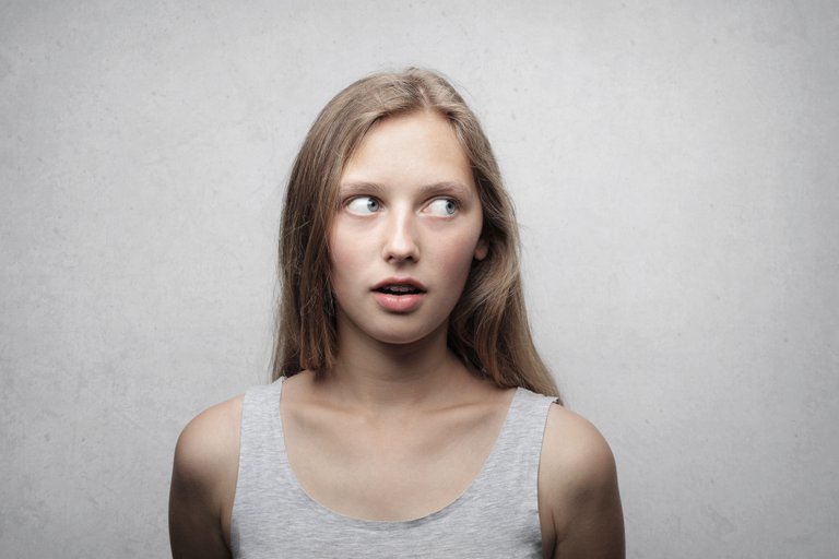 Una persona necia se engaña aún más a sí misma./A stupid person deceives himself more.[Spa-Eng]