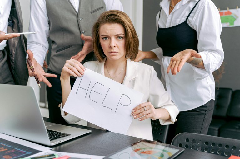 https://www.pexels.com/photo/a-woman-holding-a-sign-for-help-6632521/