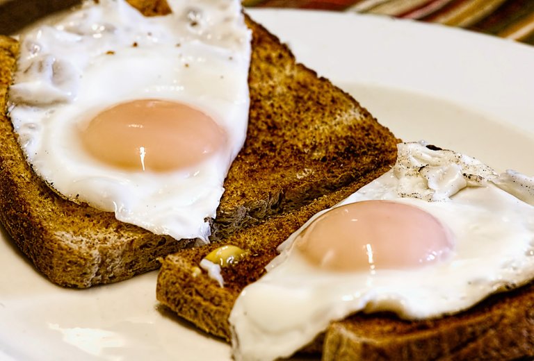 fried-eggs-456351_1920.jpg