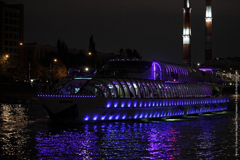 Night photo yacht Beauty