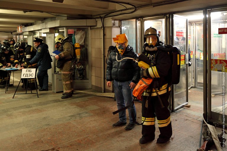 Exercises of the Ministry of Emergency Situations liquidation of fire in the underground photo