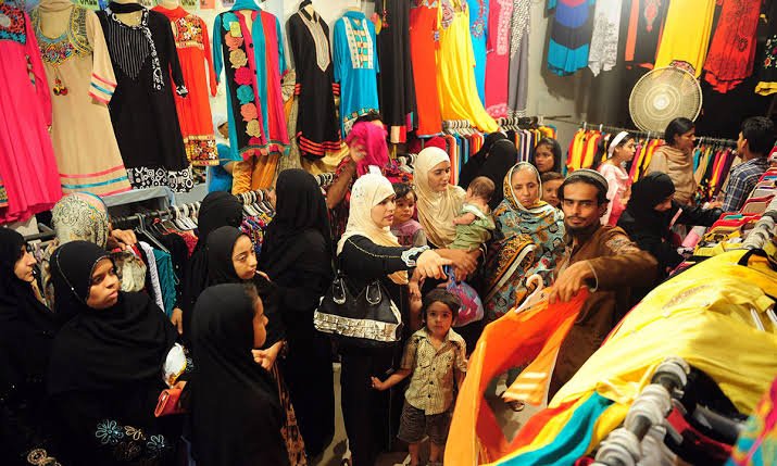 CROWD OF THE MUSLIM WOMEN IN THE MARKET....