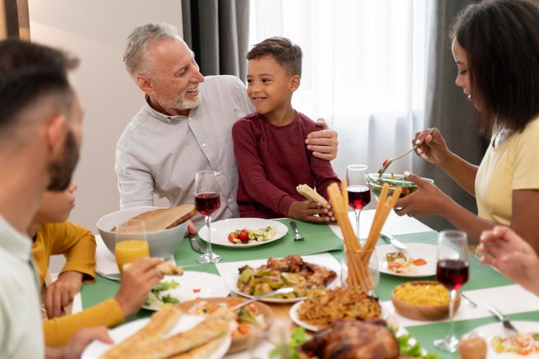 In Search of Balance Between Screens and Traditions at Family Dinner