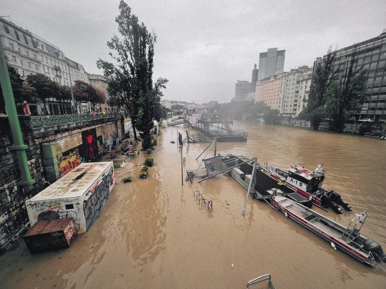 High water in Vienna. Luckily the city has a very good flood protection system, but public transport got quite limited, west bound railroad system shut down and also highways were temporarily closed.