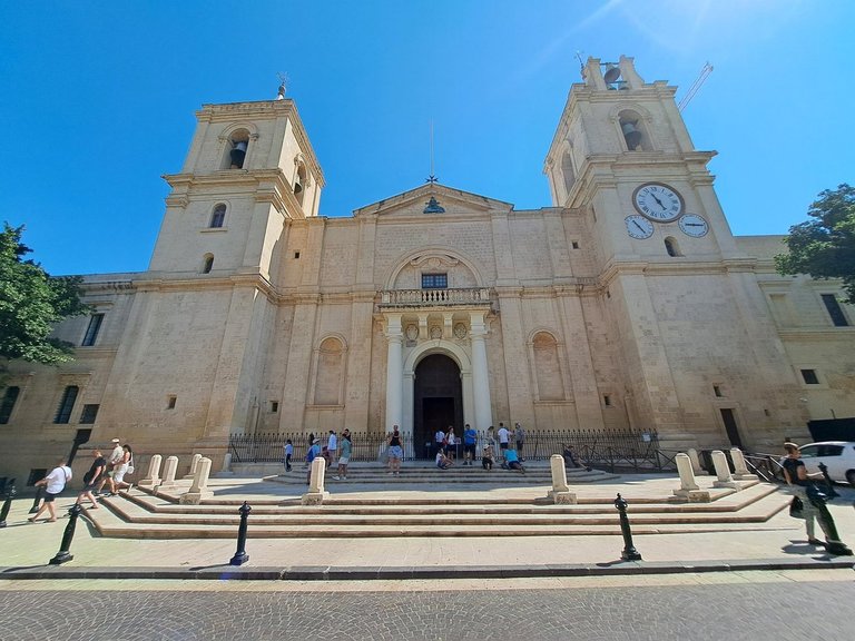 Visiting the amazing St John's Co-cathedral in Valetta, Malta