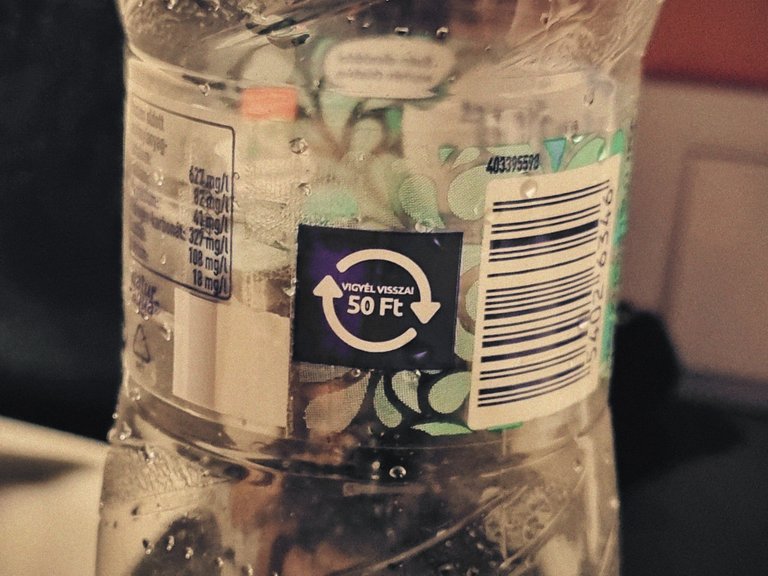 How it was impossible to return a plastic bottle with 50 Forint deposit in Budapest.