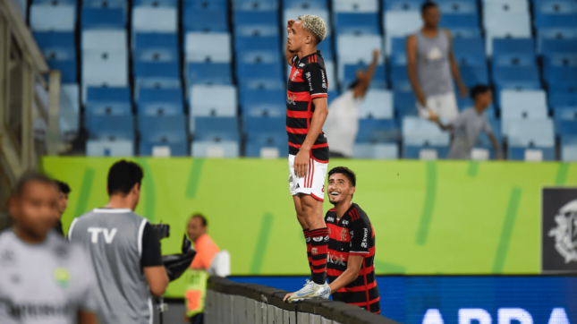 With 13 Absences, Flamengo Wins Thanks to Help from the Base Boys