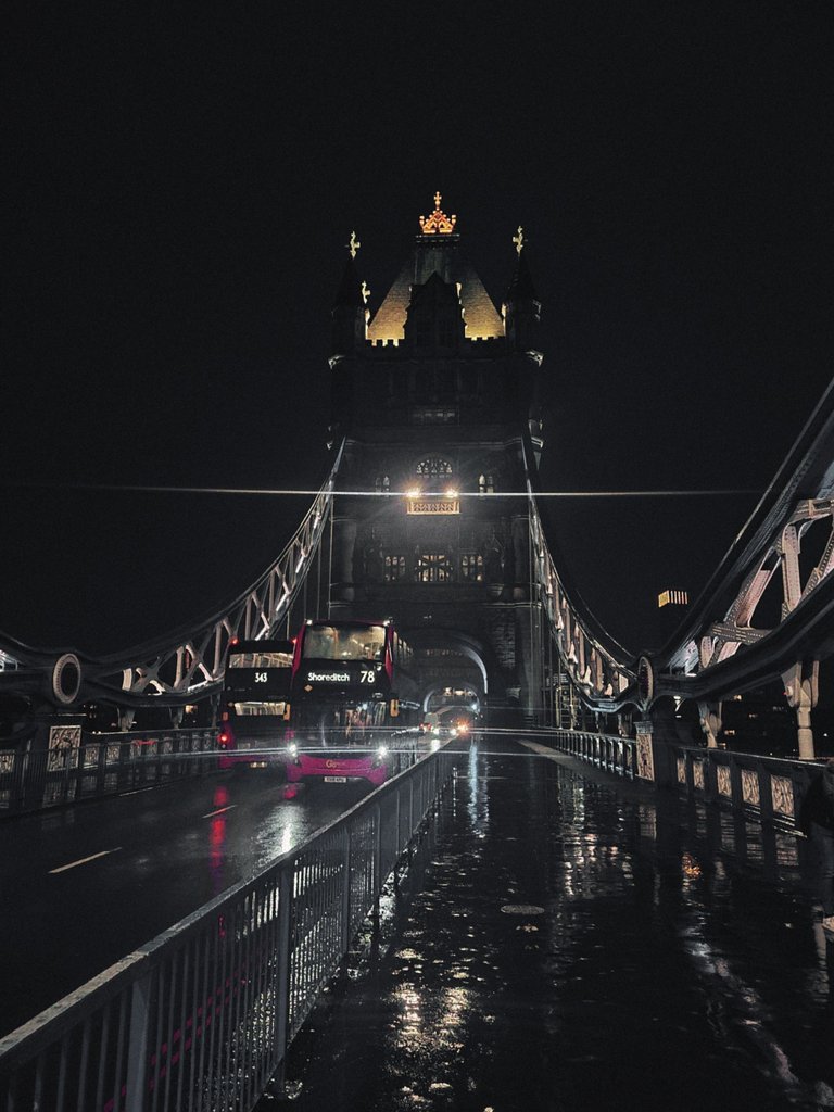 London at Night ☂️ (Tower Bridge, Photo Gallery)