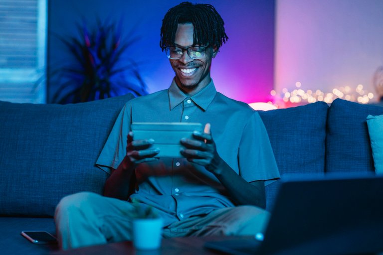 LOVE ONLINE