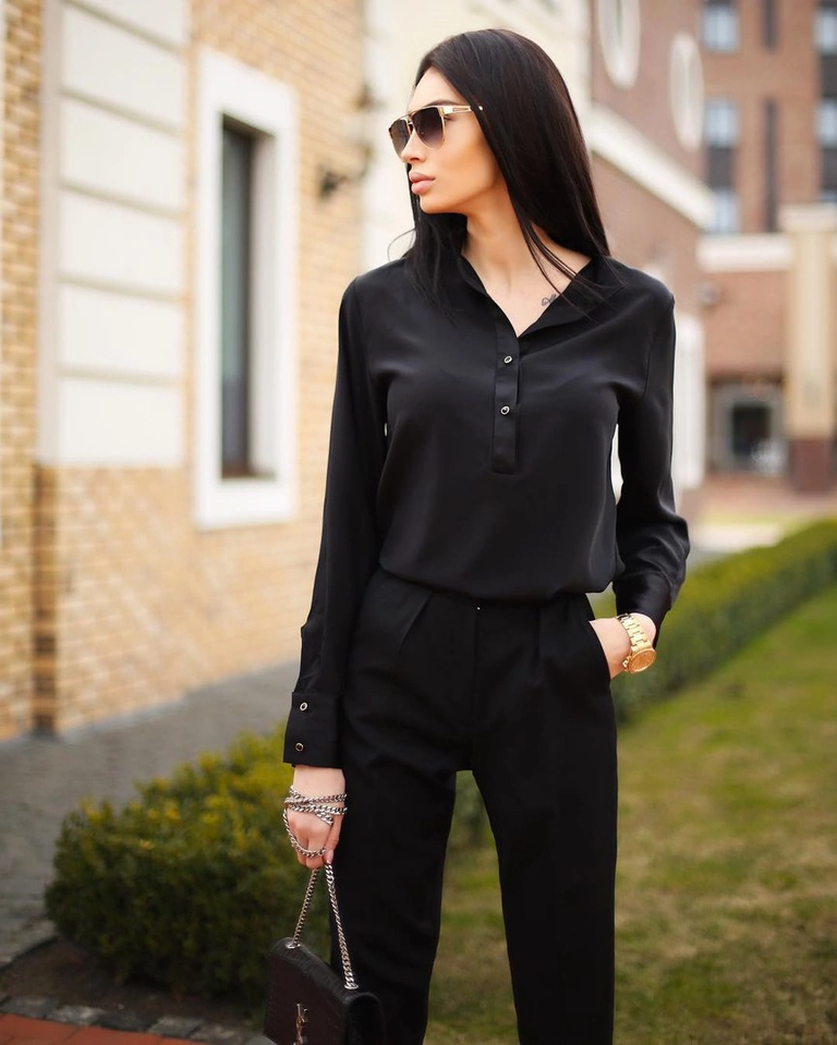 🖤 Confidence looks better in black