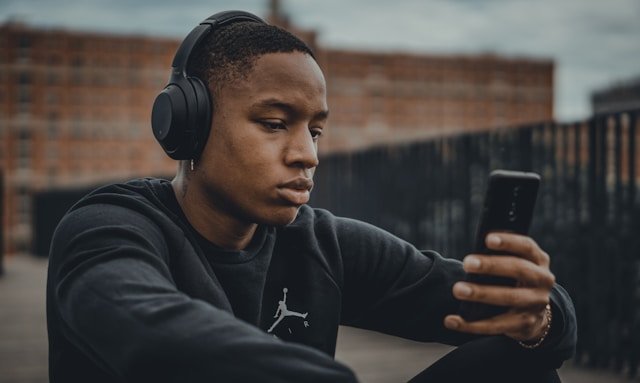 LIVING THE TEENAGEHOOD