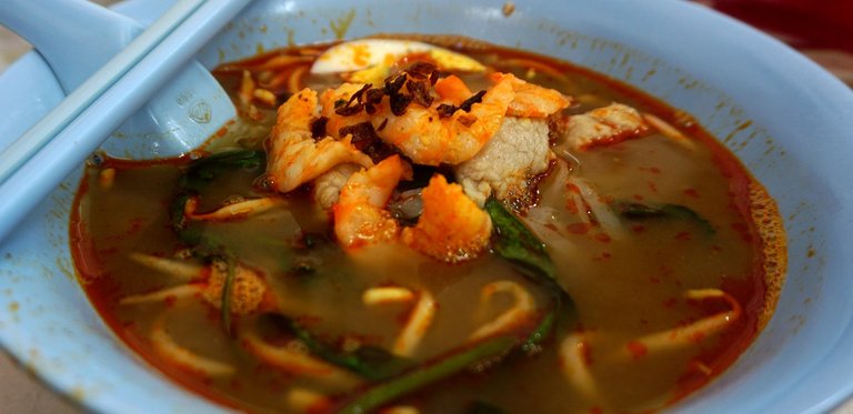 Prawn mee (shrimp noodles in spicy soup) - sliced pork, beansprouts and shrimps, of course!
