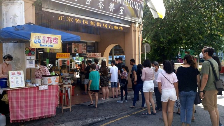 Kedai Kopi Nam Heong (Nam Heong coffee shop or kopitiam) - that’s the queue outside when we finished! Good thing when we arrived for early lunch, it wasn’t as bad, we only had to wait for a table of four