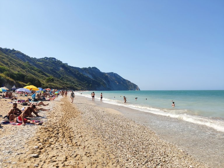 To reach this beach you have to climb down a steep path, so it’s not so crowded