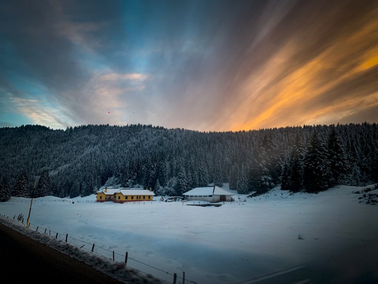 Ad un certo punto i colori erano così belli che non ho resistito e sono sceso dall’auto per fare foto migliori.