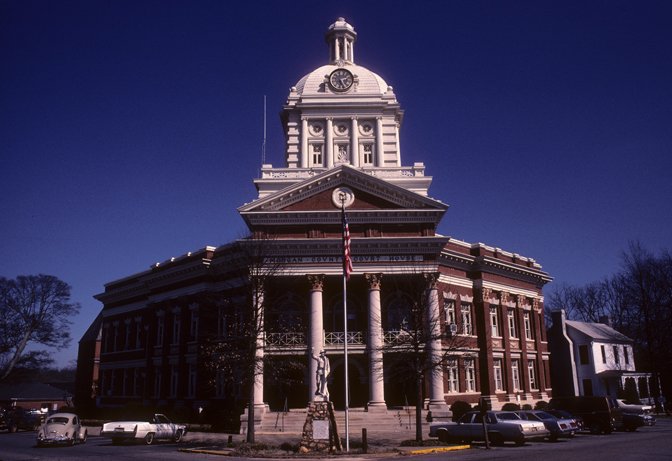 Morgan County courthouse in Madison, Georgia. Public domain.