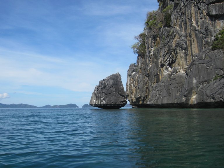 We head towards the triangle rock floating on the water from this angle.