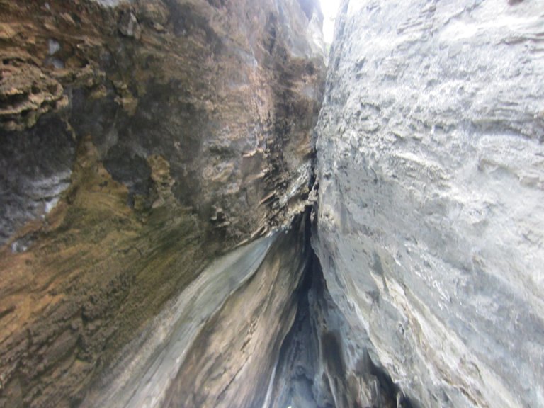 Looking up while between the arch.