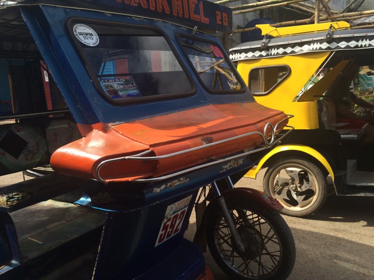 Jeepneys for all, in many colours they come and go around the island.