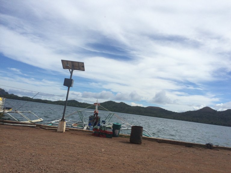 We stop here for a bit to stretch the legs and have a look at the ocean.