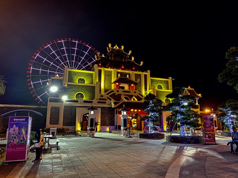 Welcome to Sun World. The Ticket Office, build in a Chinese architectural style and gives you an idea of what is awaiting you inside.