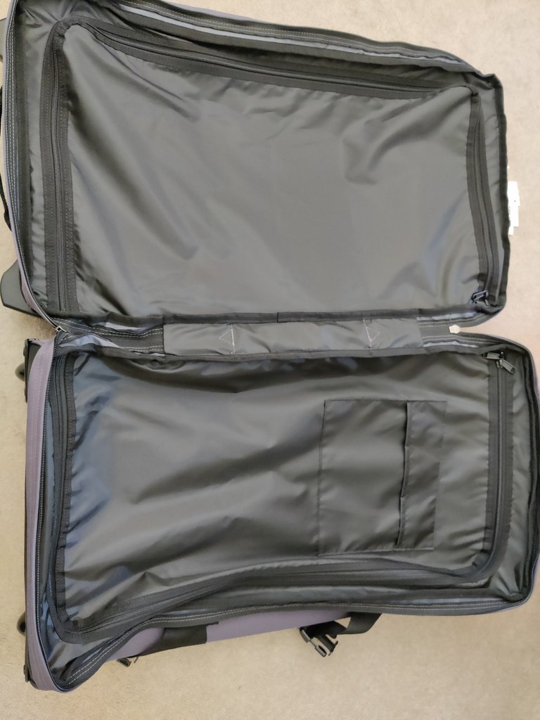 Eastpak TRANVERS (Medium).jpg