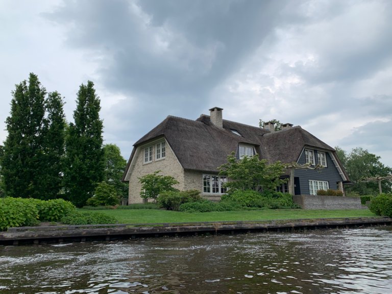 * I loved this house, with the rustic look and thatched roof