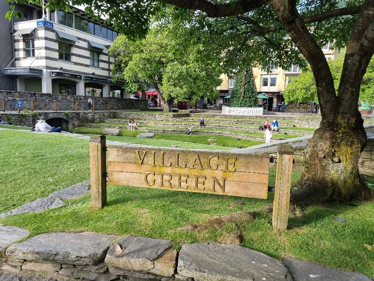 In the middle of town, there was also this green space that looked like a peaceful place for people to gather and eat their takeaway food.