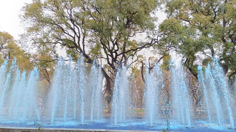 Fonte de águas azuis