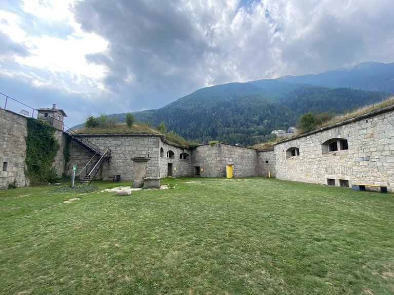 A fortress as big as 9 football fields built in only 5 years