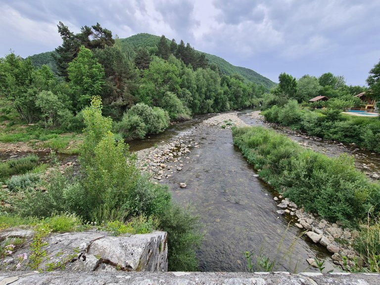 Esla river and a house, from the bridge (2).