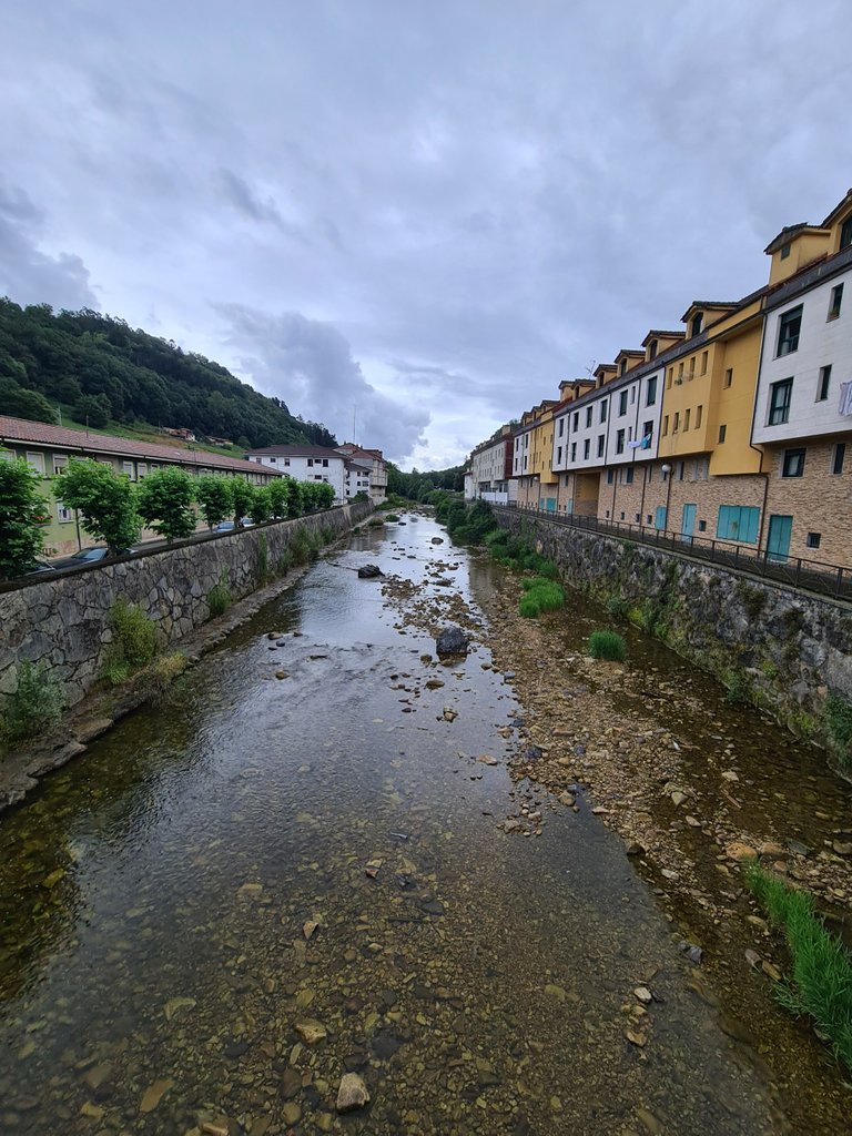 Güeña river from the bridge of Lerado street (1).