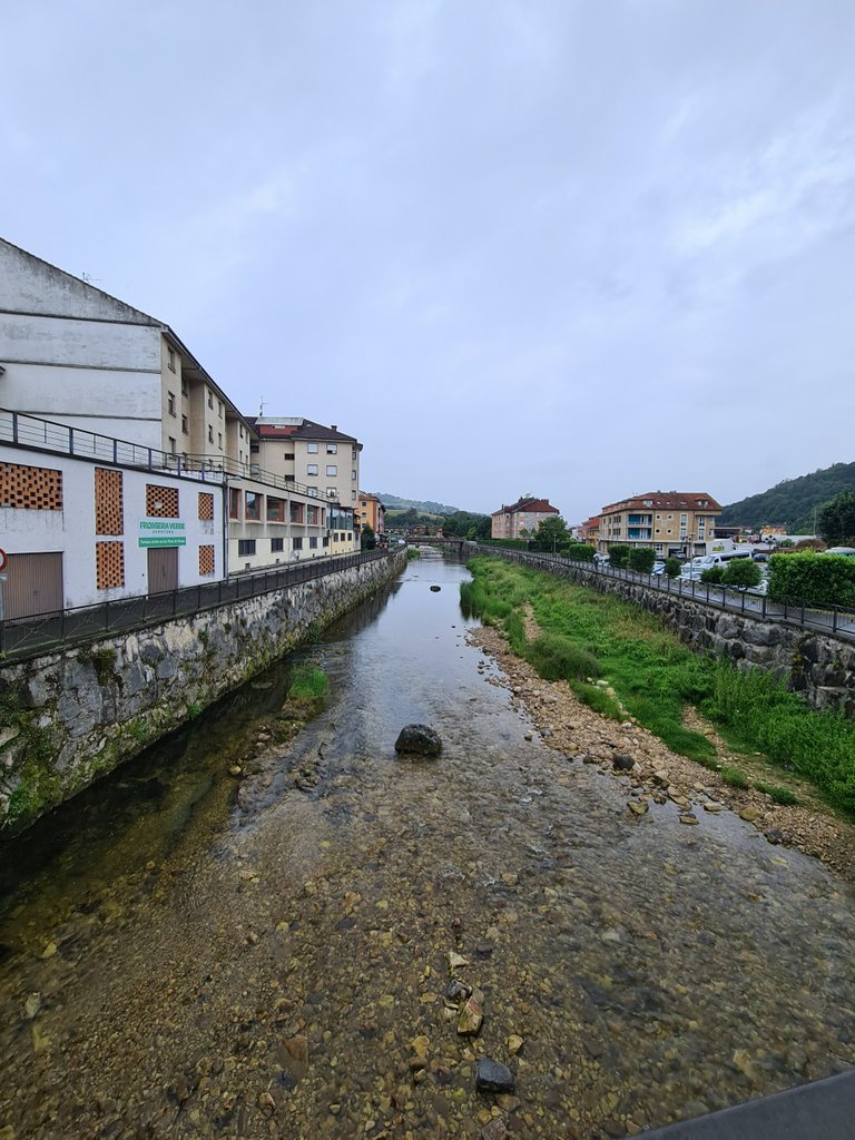 Güeña river from the bridge of Lerado street (1).