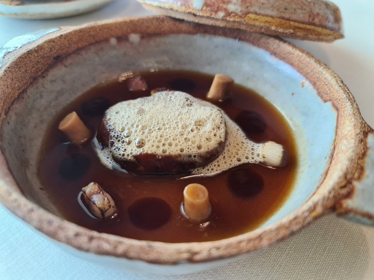 ”Foie in duc powder, eel juice and pickled mushrooms” (Ninth main dish) (1).