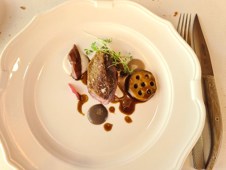 ”Unexpected end” - Braised pigeon, sauce from its interiors and its liver, in different preparations (Tenth main dish) (1).