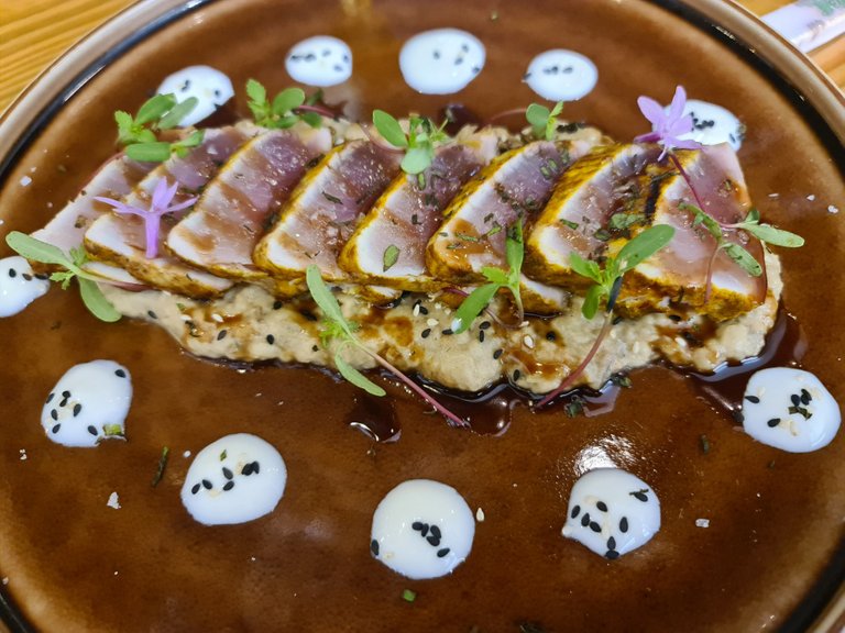 Lebanese style bonito (white tuna) marinated in ras-el-hanout and caraway on a Baba Ghanoush (Arabic eggplant paste) with pomegranate molasses, yogurt dots, tangerine sprouts and pine nuts (€21.50) (2).