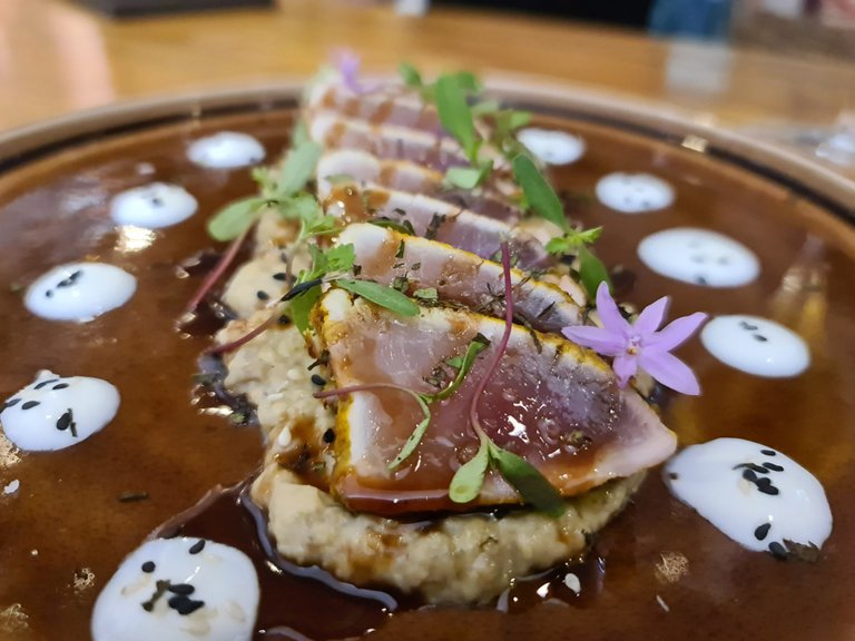 Lebanese style bonito (white tuna) marinated in ras-el-hanout and caraway on a Baba Ghanoush (Arabic eggplant paste) with pomegranate molasses, yogurt dots, tangerine sprouts and pine nuts (€21.50) (1).