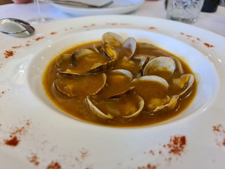 Marinera clams (on seafood sauce) (€16.90) (2).