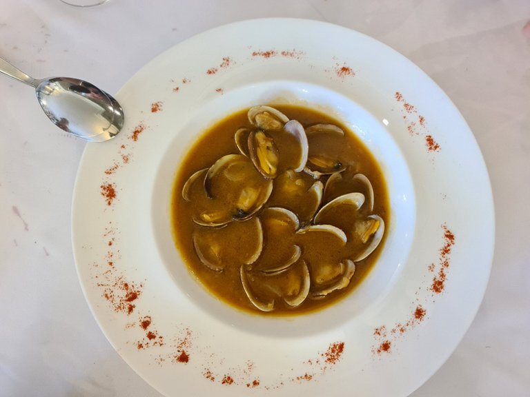 Marinera clams (on seafood sauce) (€16.90) (1).