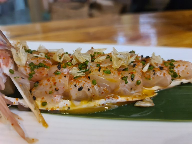 Red mullet sashimi on its spine with ”Galician caldeirada” (Galician fish stew sauce) and its fried scales (€21.90, out of menu) (2).