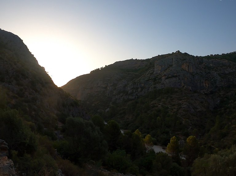 Views of the bottom of the ravine from the steps carved into the rock.