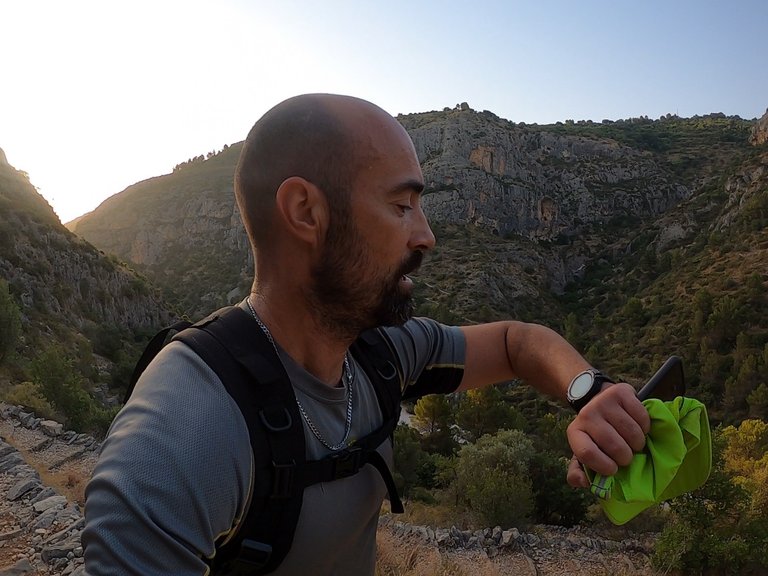 Dresden checking on time, altitude and pace, taking into account that he knows that still there is plenty of the route to do and the sun is starting to rise.