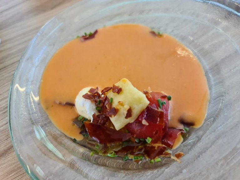 Chunky salmorejo (tomato, bread and EVOO cold cream) - First snack (1).