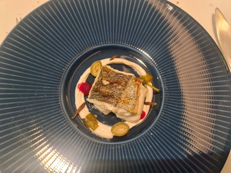 Grilled hake with its juices pilpil sauce, pickles and rose vinegar (Sixth main course) (1).