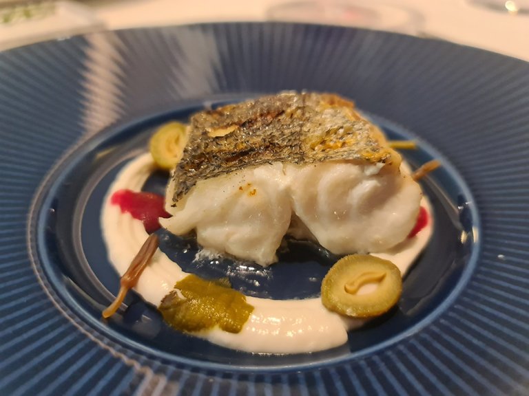 Grilled hake with its juices pilpil sauce, pickles and rose vinegar (Sixth main course) (2).