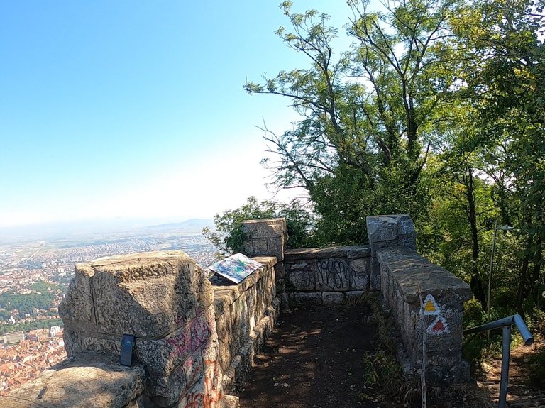 Second viewpoint, few meters before the sign.