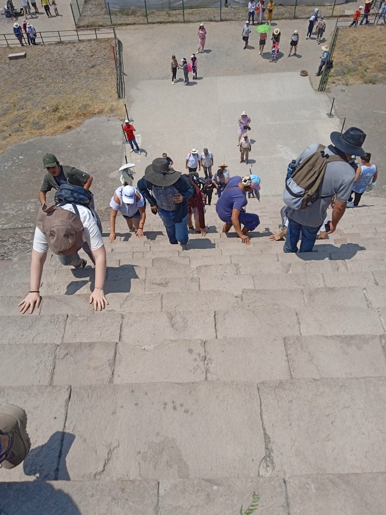 Rise to the lookout point in front of the temple of Quetzalcoatl
