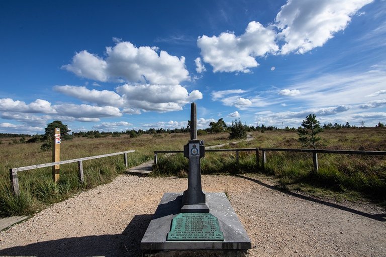 Bel memorial of the crew of the Lancaster ME 581 bomber!