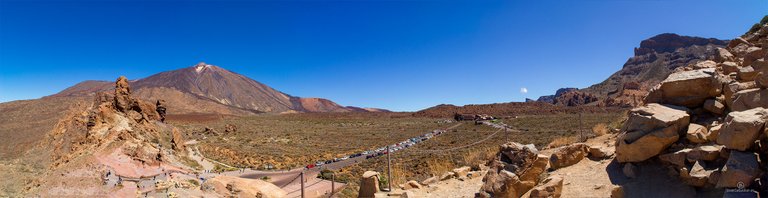 Panorámica de los Roques de García y el Parador de Turismo